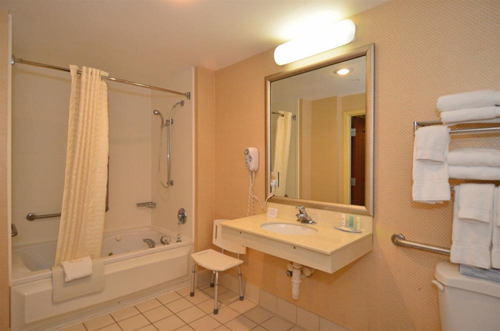Comfort Inn & Suites Lantana - West Palm Beach South Екстериор снимка