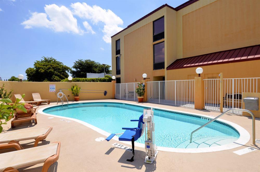 Comfort Inn & Suites Lantana - West Palm Beach South Екстериор снимка