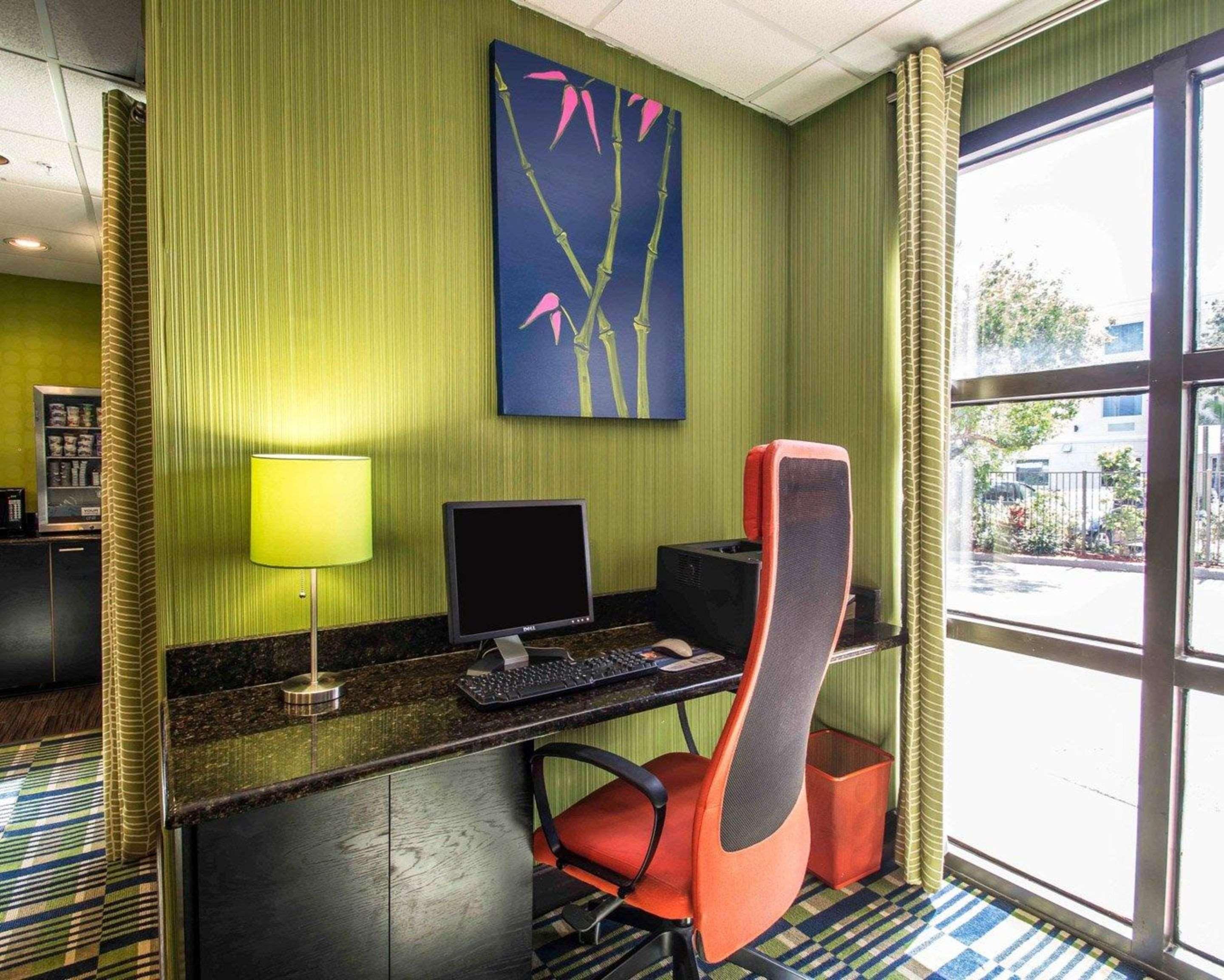 Comfort Inn & Suites Lantana - West Palm Beach South Екстериор снимка