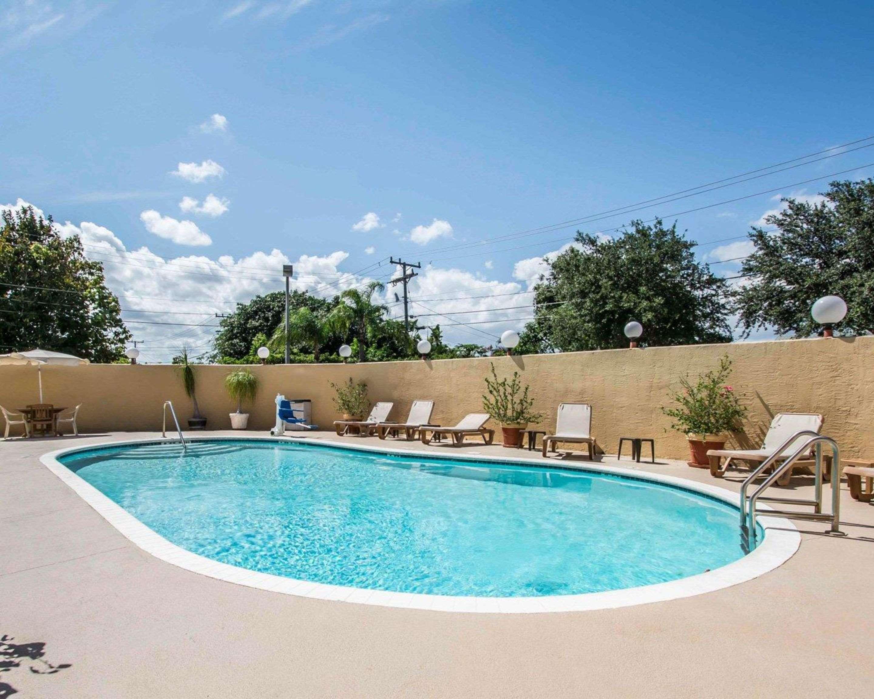 Comfort Inn & Suites Lantana - West Palm Beach South Екстериор снимка