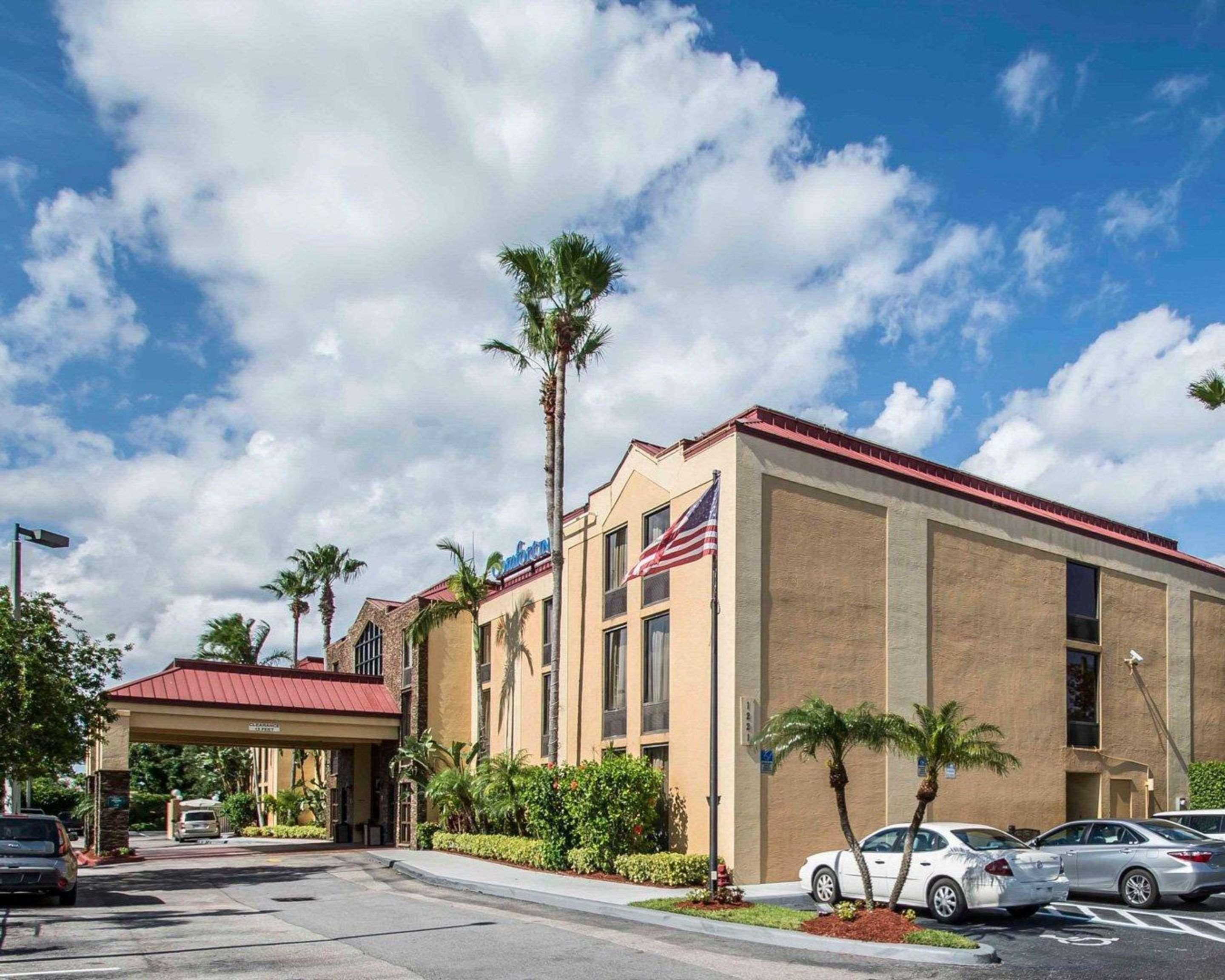 Comfort Inn & Suites Lantana - West Palm Beach South Екстериор снимка