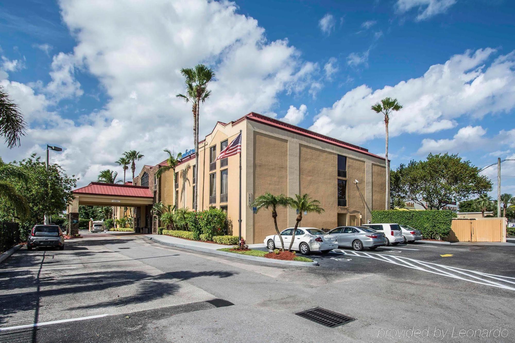 Comfort Inn & Suites Lantana - West Palm Beach South Екстериор снимка