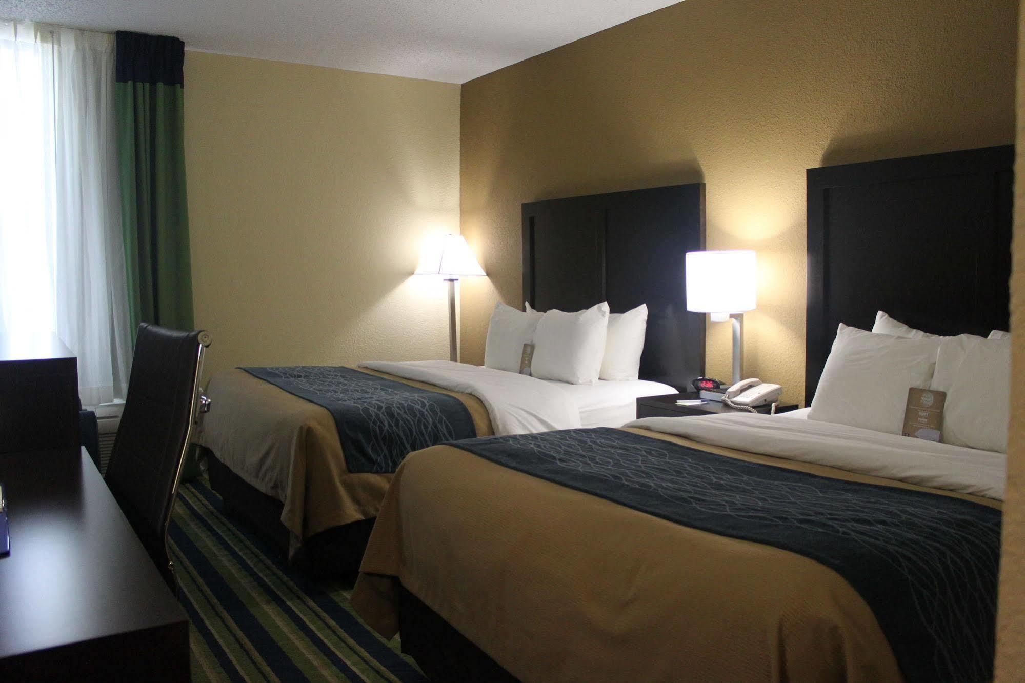 Comfort Inn & Suites Lantana - West Palm Beach South Екстериор снимка